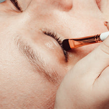 Load image into Gallery viewer, Professional Eyelash Supplies Lash Primer being applied to lashes
